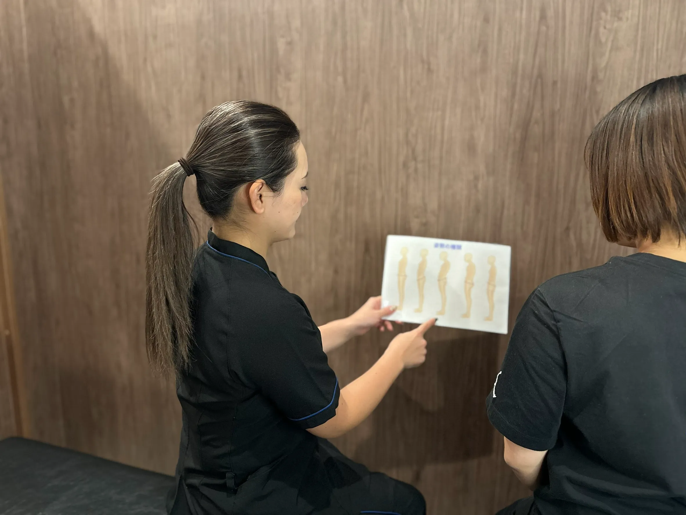 施術の説明をするイメージ画像