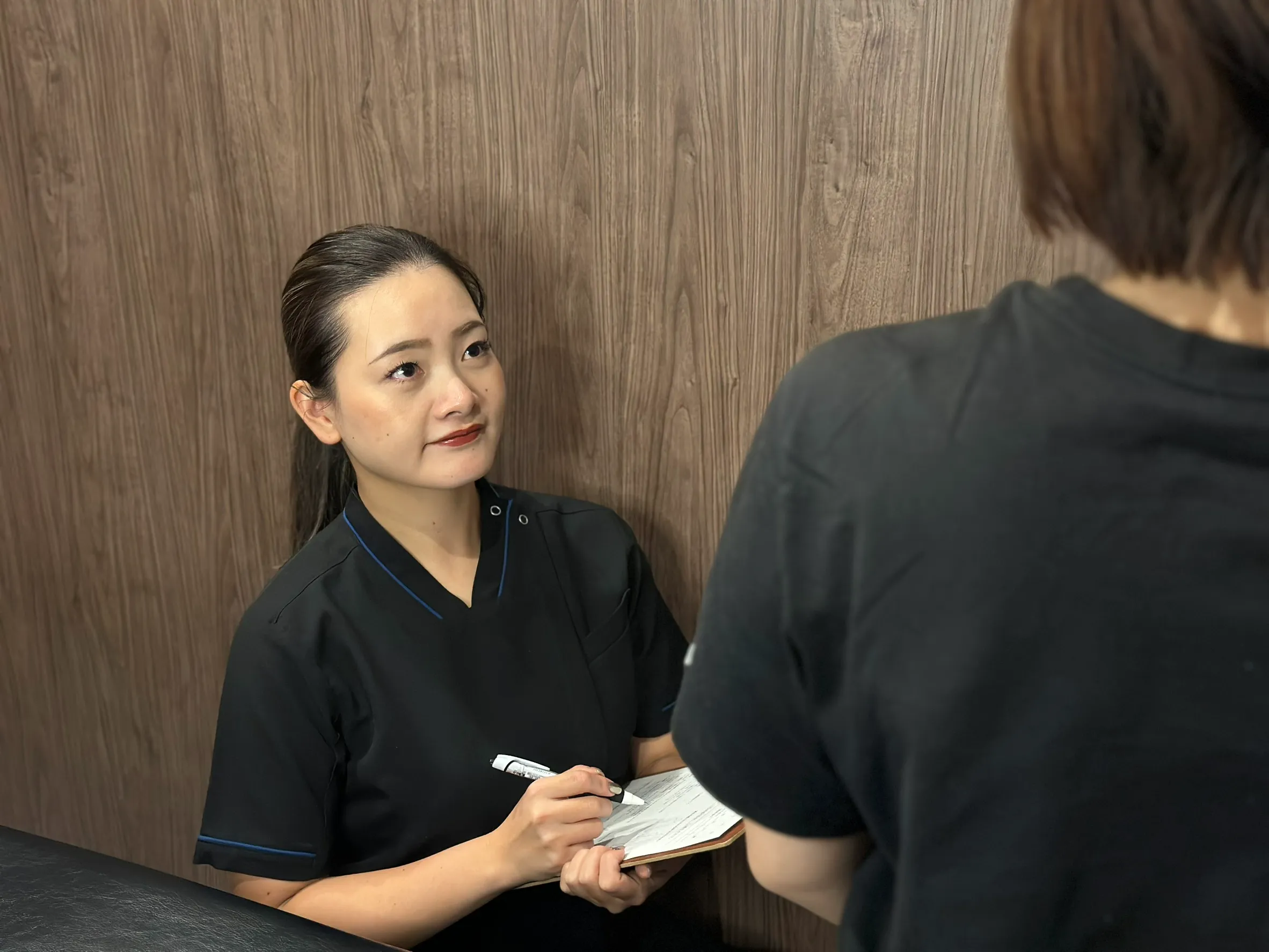 ヒアリングを行うイメージ画像